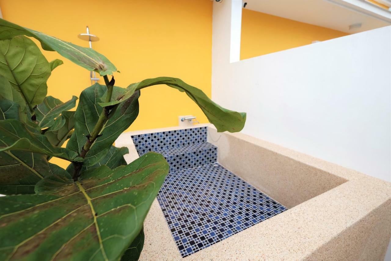 Burano Yellow Villa Hengchun Exterior photo